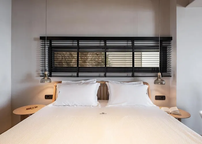 Brand New Luxury Seannamon Suites, Amazing Seaview